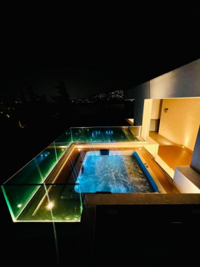 Jacuzzi Apartment - in Athens Riviera